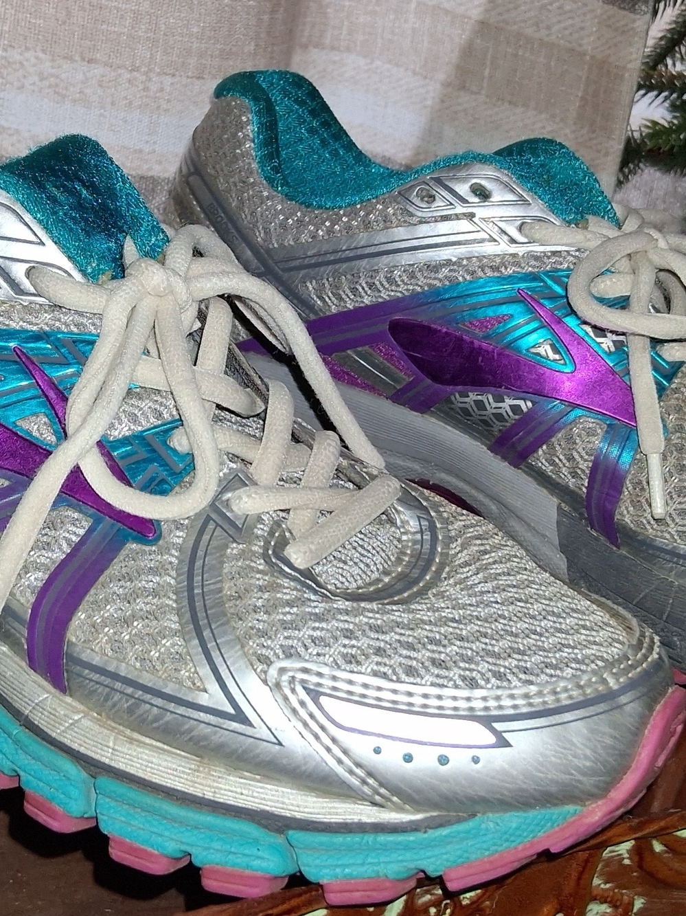 BROOKS GTS17 Silver Athletic Running Shoes with Teal & Purple Accents - Women 7